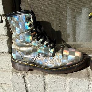 🌈AMAZING Vintage Holographic Dr. Martens Boots🌈